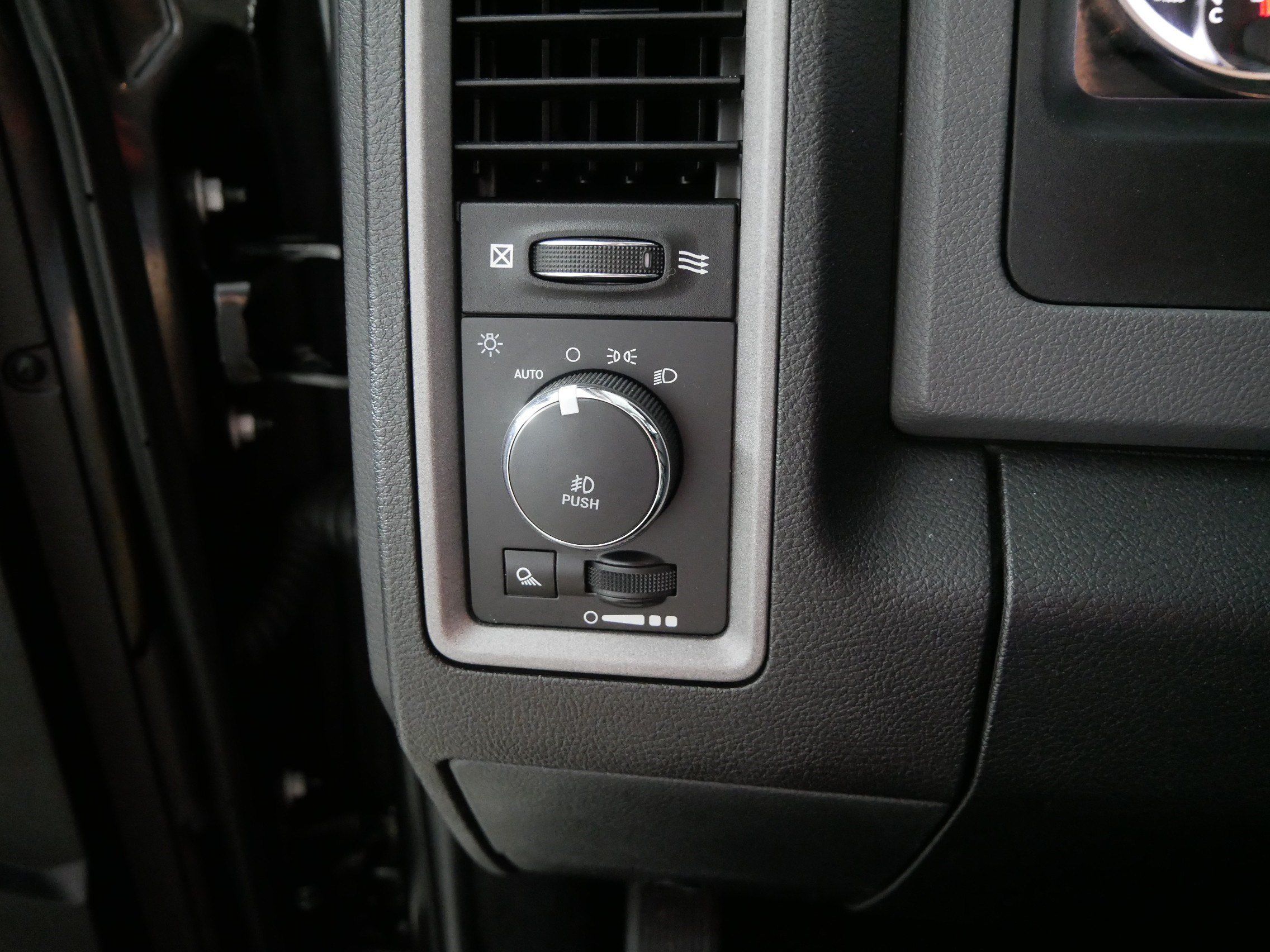 Used 2017 RAM 1500 Express AWD/4WD image 26