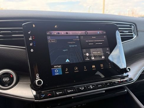 Used 2024 Jeep Wagoneer Series II w/ Flexible Seating Group image 18