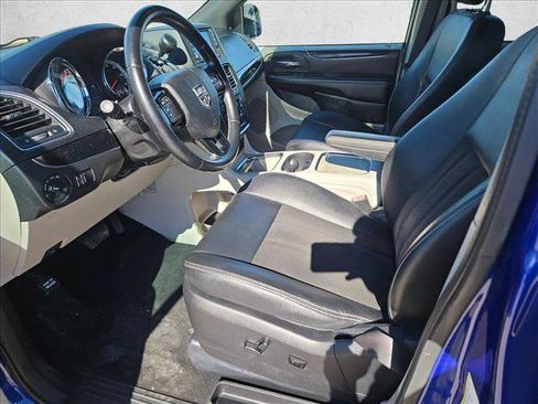 Used 2020 Dodge Grand Caravan SXT image 18