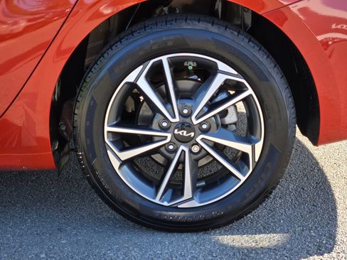 Used 2022 Kia Forte LXS FWD image 17