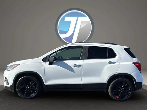Used 2018 Chevrolet Trax LT w/ Sun & Sound Package FWD image 12