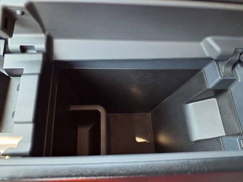 Certified 2025 Nissan Rogue SV image 12