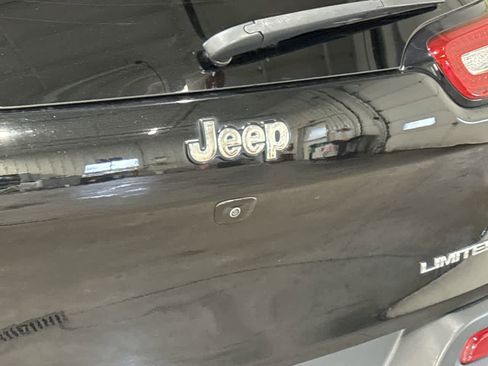 Used 2018 Jeep Cherokee Limited image 12