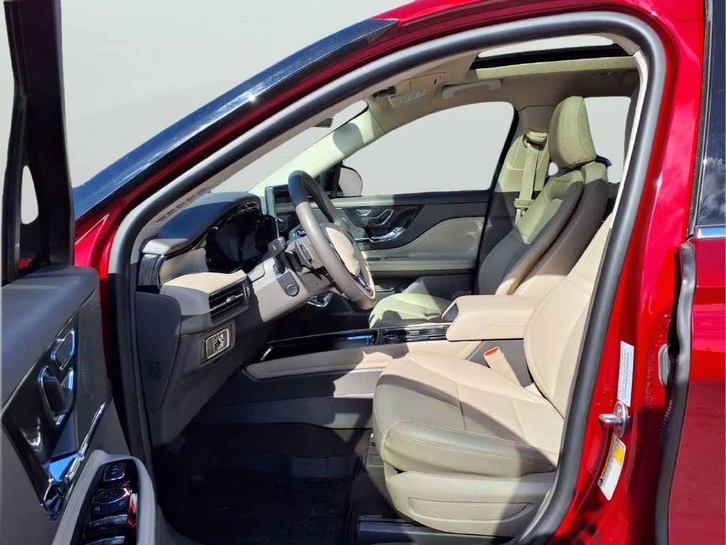 Used 2024 Lincoln Corsair AWD w/ Equipment Group 101A image 13