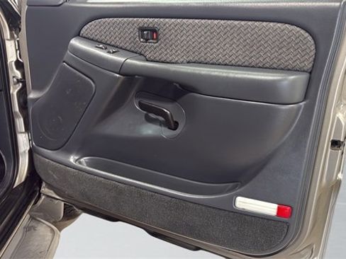 Used 2002 Chevrolet Avalanche 2500 image 32