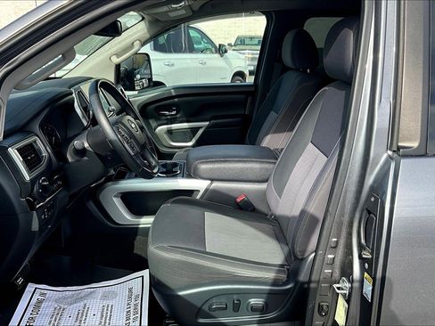 Used 2020 Nissan Titan SV w/ SV Convenience Package image 21