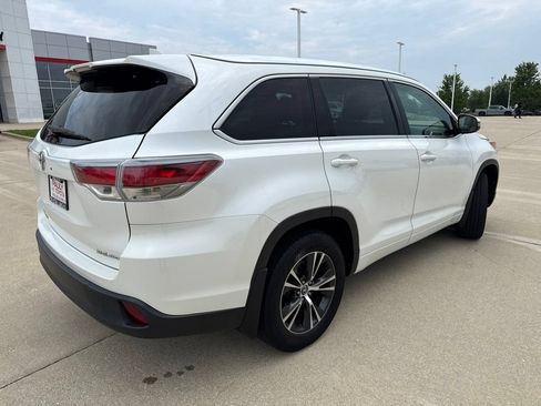 Used 2016 Toyota Highlander XLE AWD/4WD image 3
