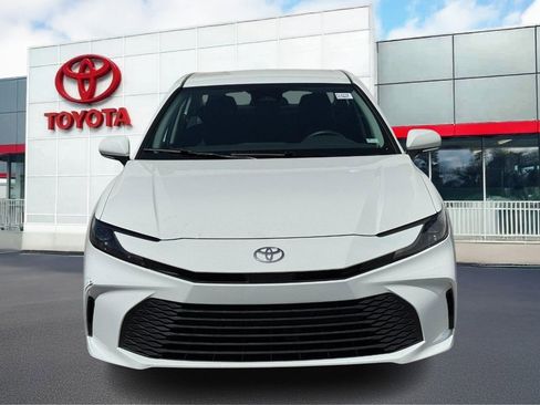 Used 2025 Toyota Camry LE image 7