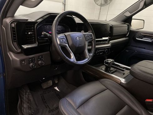 Used 2024 Chevrolet Silverado 1500 LT Trail Boss w/ Convenience Package II image 4