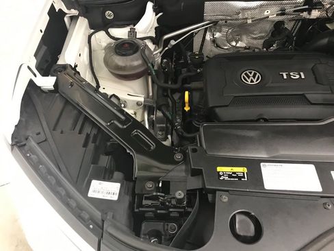 Used 2021 Volkswagen Atlas Cross Sport SE image 37