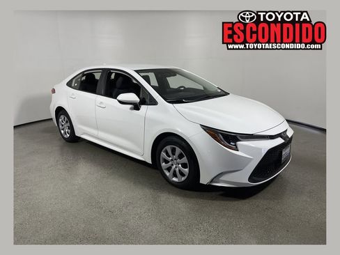 Certified 2022 Toyota Corolla LE FWD image 1