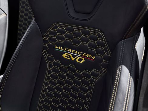 Used 2023 Lamborghini Huracan EVO RWD image 41