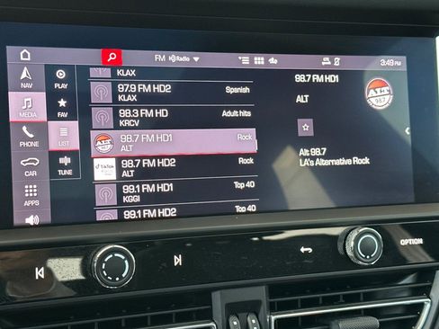 Certified 2023 Porsche Macan AWD/4WD image 18