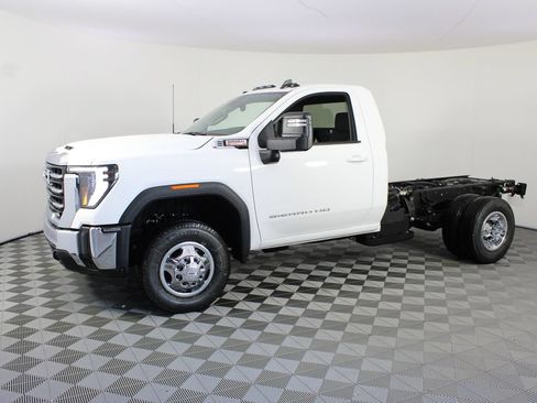 New 2026 GMC Sierra 3500 SLE w/ SLE Convenience Package AWD/4WD image 2
