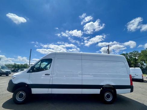 Used 2024 Mercedes-Benz Sprinter 2500 image 2