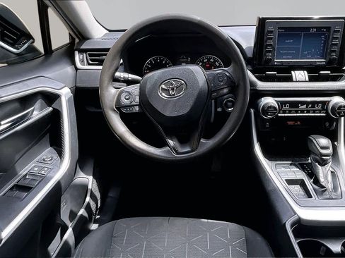Used 2021 Toyota RAV4 XLE w/ Convenience Package FWD image 5