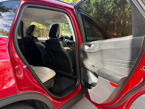 Used 2021 Ford Escape Titanium FWD image 23