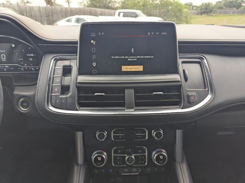 Used 2022 GMC Yukon XL SLT w/ SLT Premium Package RWD image 11