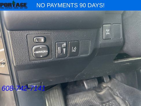 Used 2017 Toyota RAV4 XLE AWD/4WD image 13