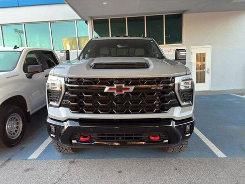 Used 2025 Chevrolet Silverado 2500 ZR2 w/ Technology Package image 2