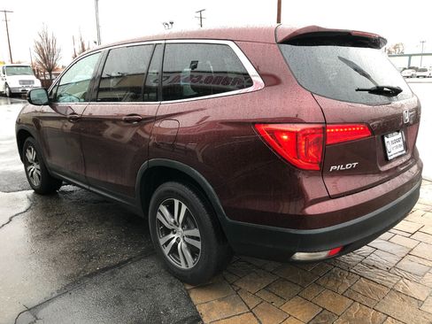 Used 2018 Honda Pilot EX image 4