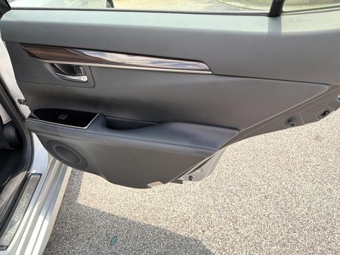 Used 2016 Lexus ES 350 w/ Luxury Package w/Wood Trim FWD image 16