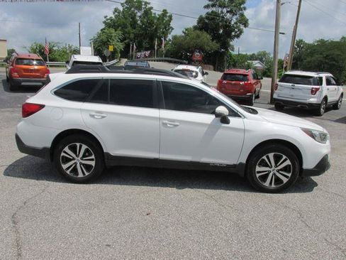 Used 2018 Subaru Outback 2.5i Limited AWD/4WD image 3