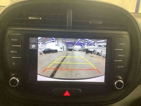 Used 2023 Kia Soul LX FWD image 18