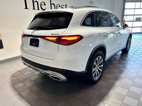Used 2025 Mercedes-Benz GLC 300 4MATIC image 4