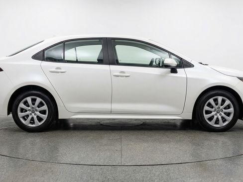 Used 2025 Toyota Corolla LE FWD image 11