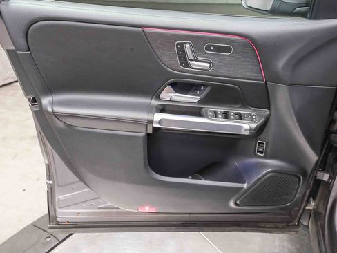 Used 2023 Mercedes-Benz GLB 250 image 27