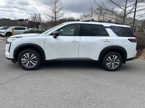 New 2026 Nissan Pathfinder SL w/ Cargo Package AWD/4WD image 4