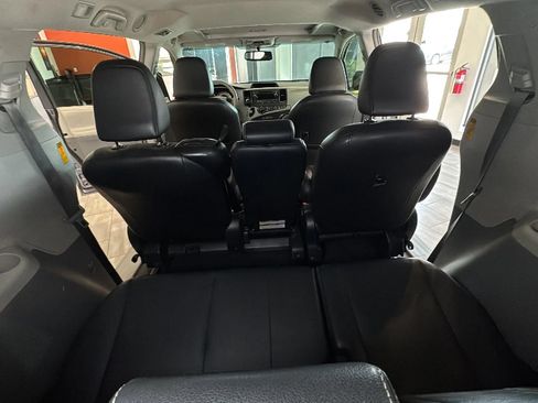 Used 2014 Toyota Sienna SE FWD image 33