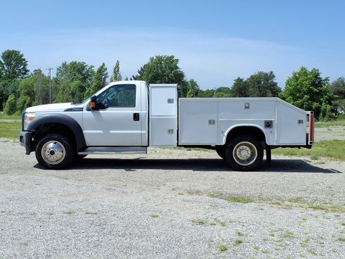 Used 2015 Ford F550 4x4 Regular Cab Super Duty image 2