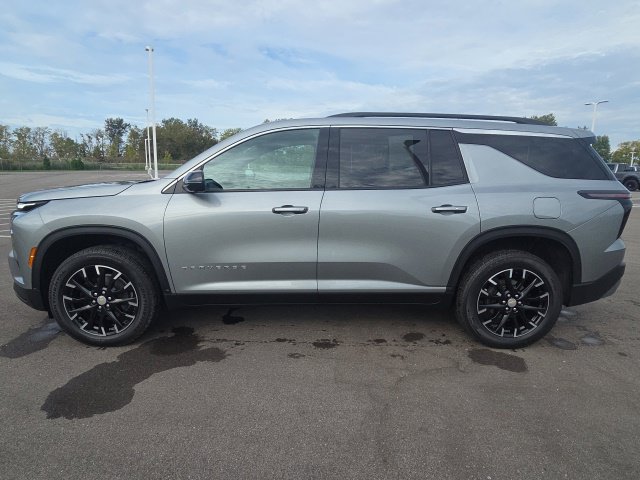 Used 2025 Chevrolet Traverse LT w/ Sun and Wheel Package FWD image 14