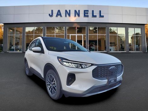 Used 2025 Ford Escape PHEV image 3