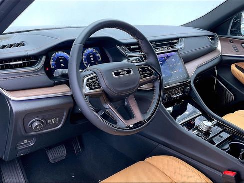 New 2025 Jeep Grand Cherokee L Summit image 4