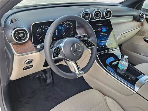 Used 2026 Mercedes-Benz GLC 300 image 9