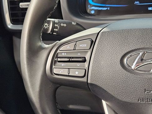 Used 2025 Hyundai Venue SEL FWD image 28