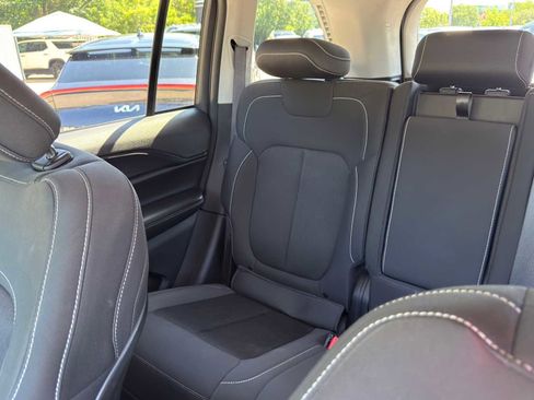 Used 2023 Jeep Grand Cherokee Laredo RWD image 11