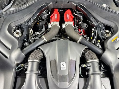 Certified 2019 Ferrari Portofino RWD image 5