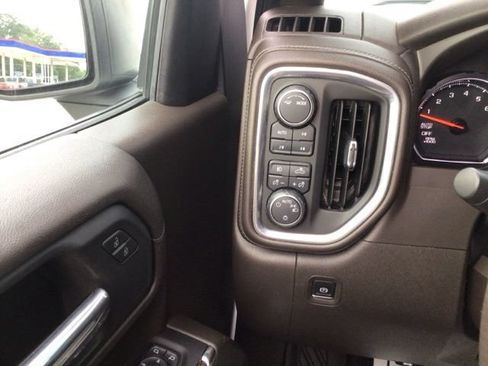Used 2021 Chevrolet Silverado 1500 LT Trail Boss w/ Convenience Package II AWD/4WD image 9