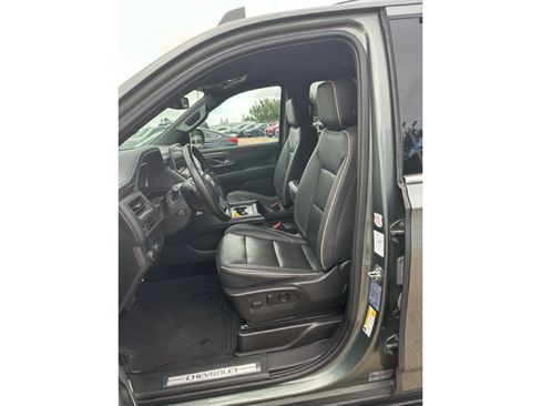 Used 2023 Chevrolet Suburban Premier image 8