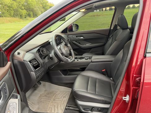 Used 2023 Nissan Rogue SL AWD/4WD image 16