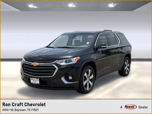 Used 2018 Chevrolet Traverse LT FWD image 1