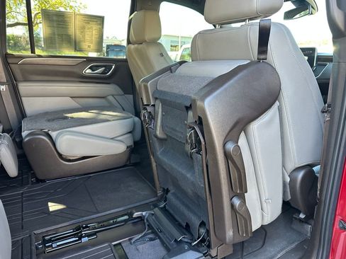 Used 2022 Chevrolet Suburban LT w/ Luxury Package image 50