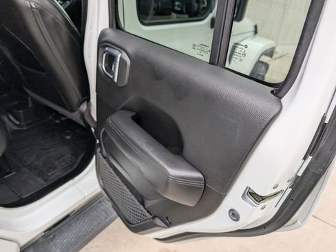 Used 2023 Jeep Wrangler Unlimited Sahara AWD/4WD image 32