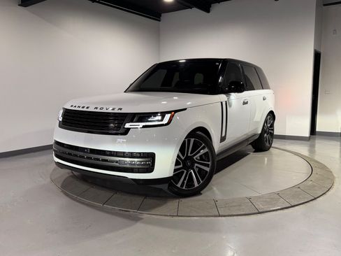Used 2023 Land Rover Range Rover SE AWD/4WD image 2