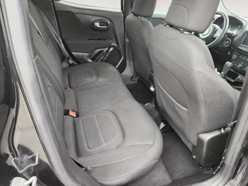 Used 2020 Jeep Renegade Latitude FWD image 18