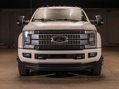 Used 2019 Ford F450 Platinum w/ Platinum Ultimate Package AWD/4WD image 2